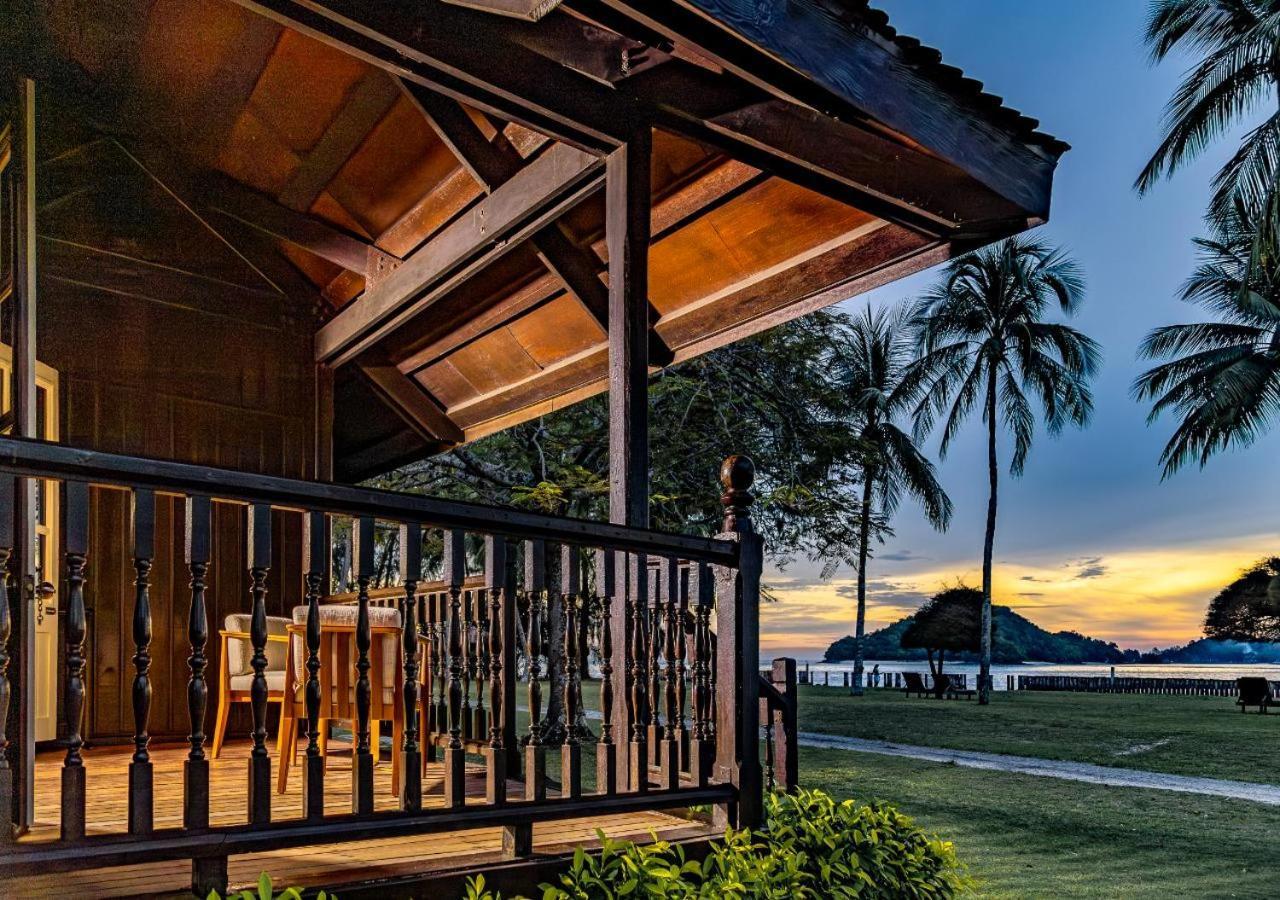 Pelangi Beach Resort & Spa, Langkawi Екстериор снимка Sunset at the resort