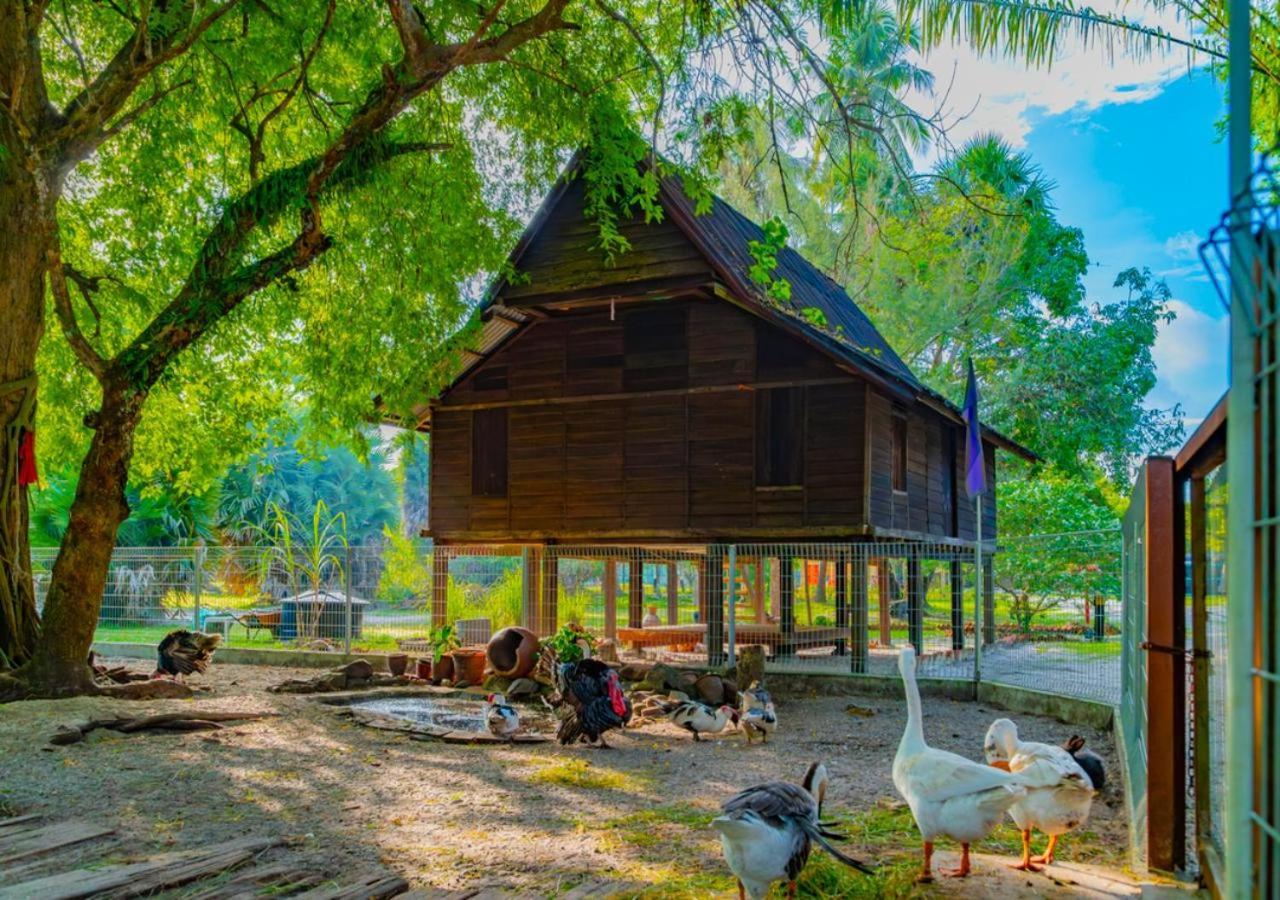 Pelangi Beach Resort & Spa, Langkawi Екстериор снимка A traditional house in the village