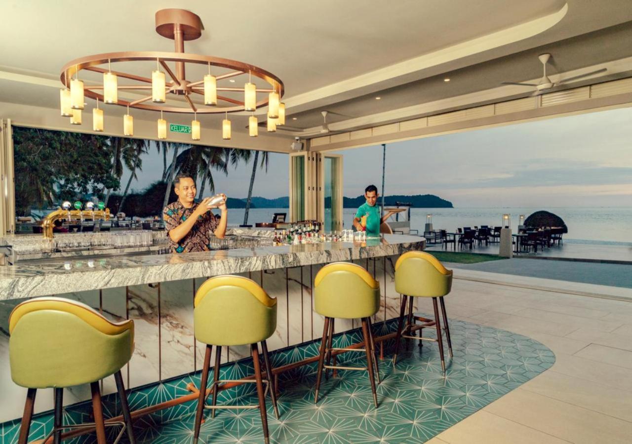 Pelangi Beach Resort & Spa, Langkawi Екстериор снимка The bar at the beach club