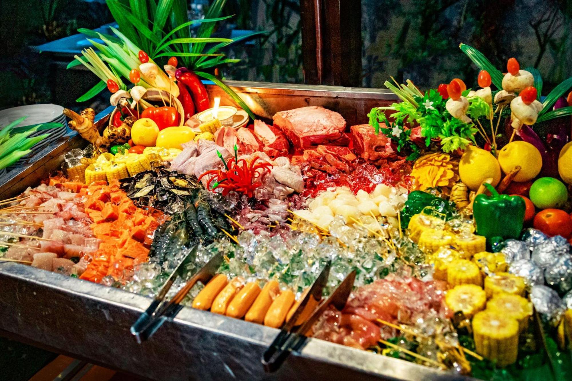 Pelangi Beach Resort & Spa, Langkawi Екстериор снимка A seafood salad bar