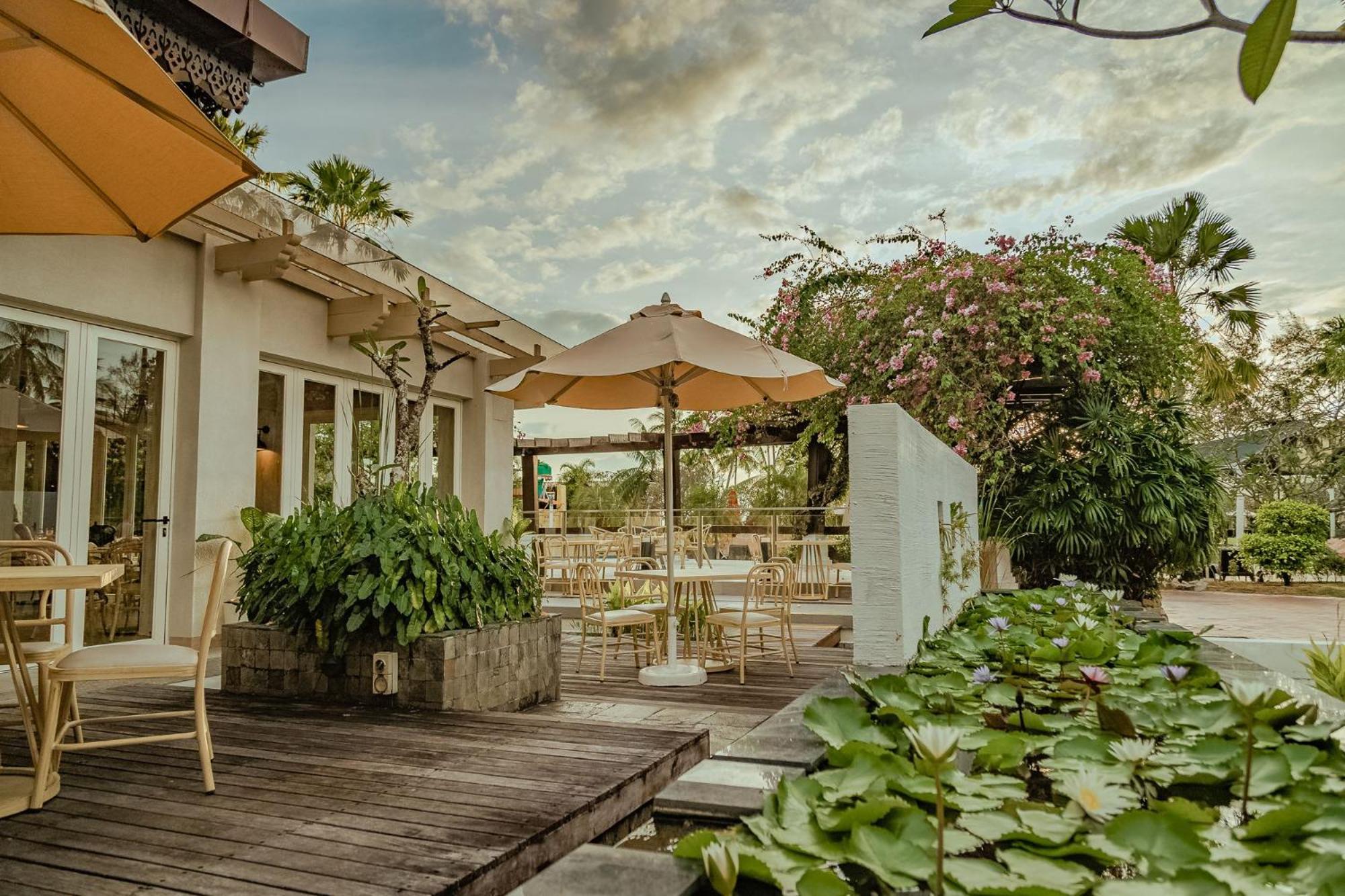 Pelangi Beach Resort & Spa, Langkawi Екстериор снимка The restaurant at the resort