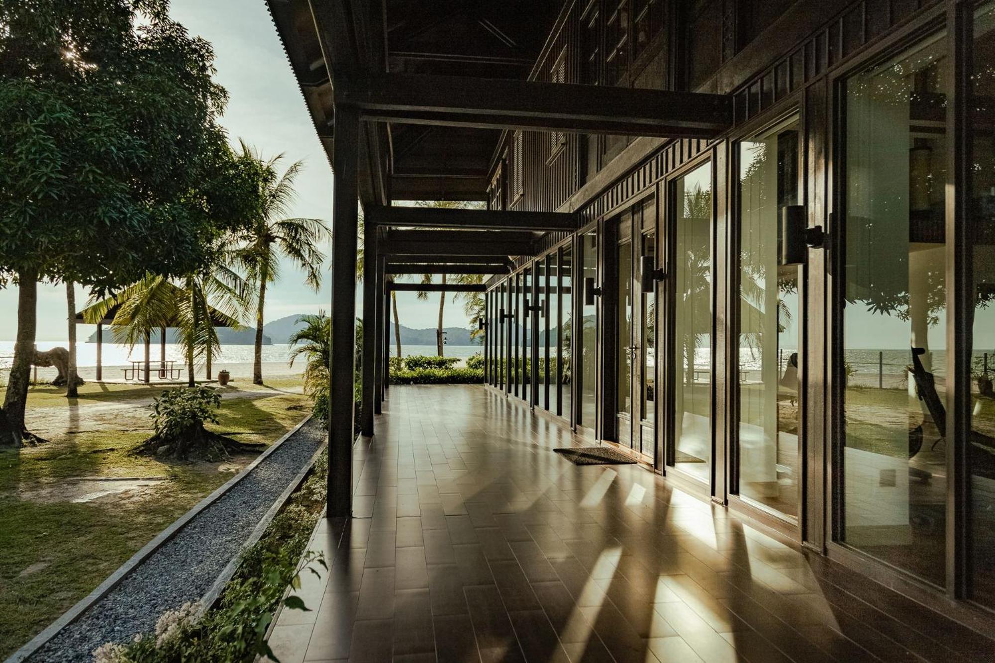 Pelangi Beach Resort & Spa, Langkawi Екстериор снимка The interior of the resort