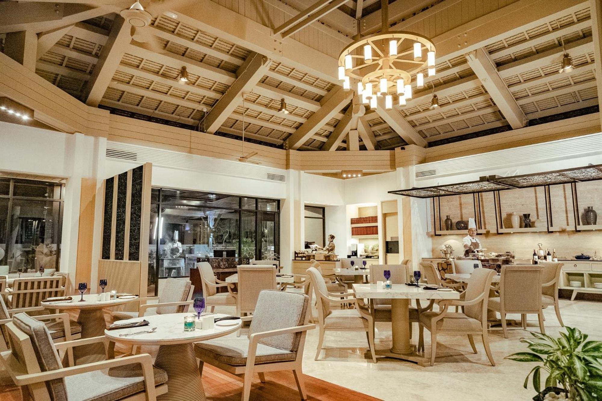 Pelangi Beach Resort & Spa, Langkawi Екстериор снимка The interior of the restaurant