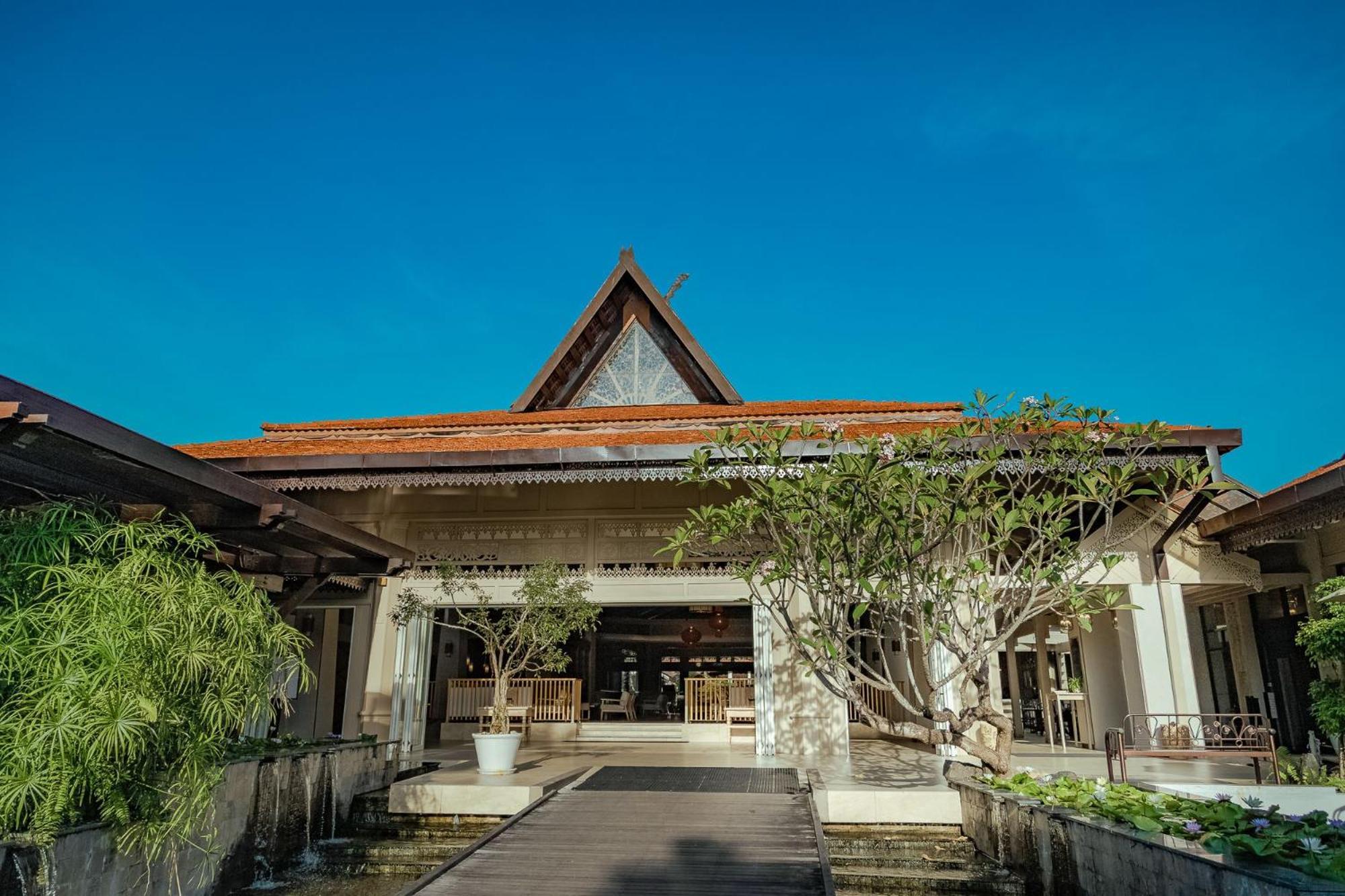 Pelangi Beach Resort & Spa, Langkawi Екстериор снимка The Library at The Sarojin