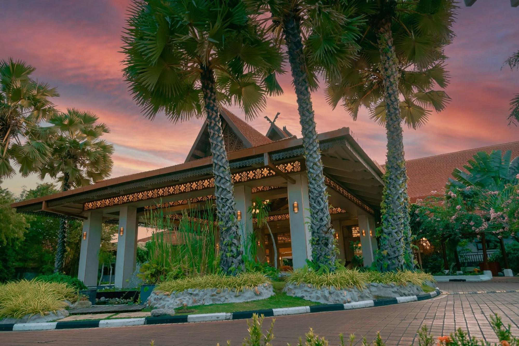 Pelangi Beach Resort & Spa, Langkawi Екстериор снимка The Royal Thai Police Museum