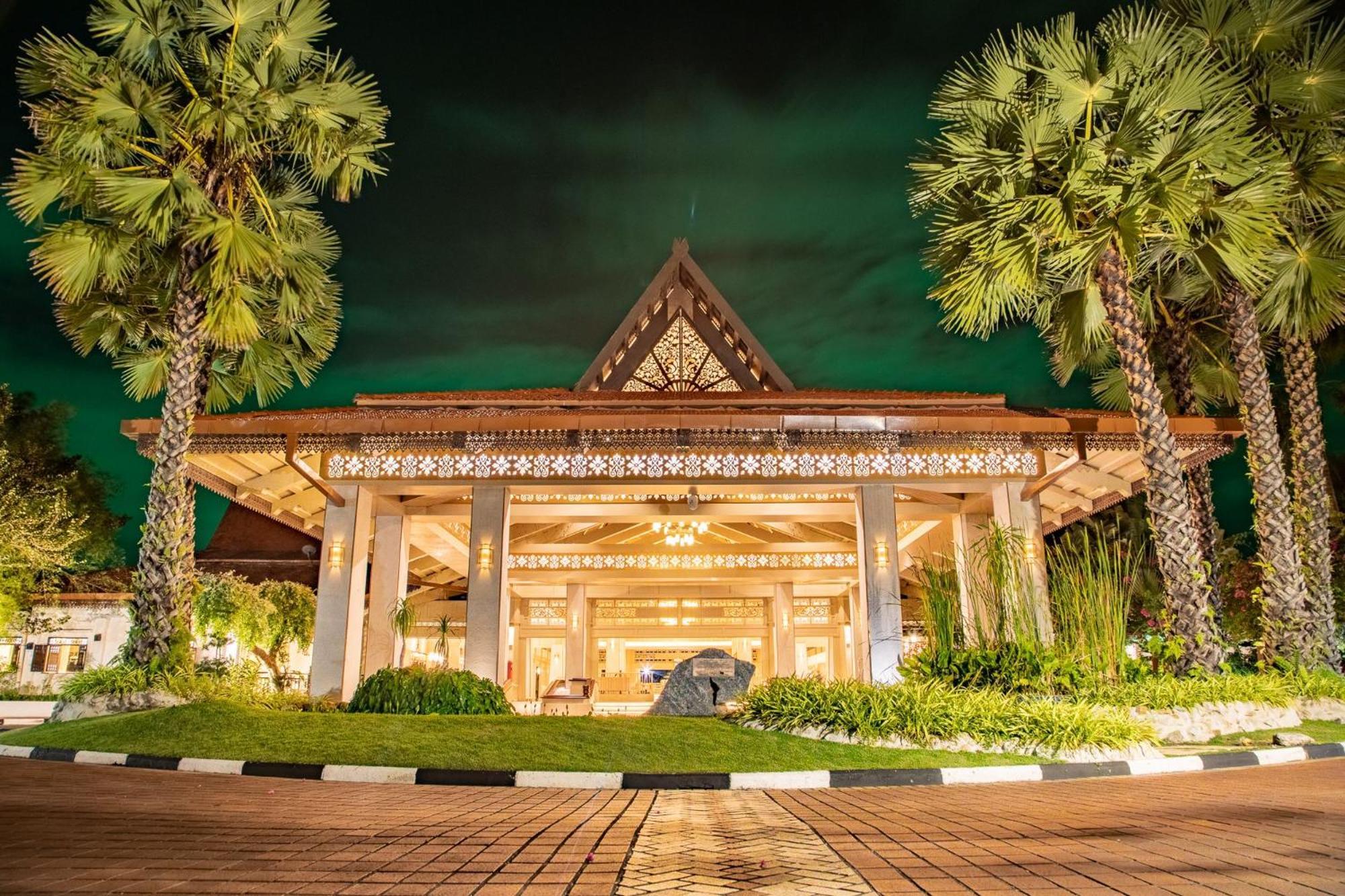 Pelangi Beach Resort & Spa, Langkawi Екстериор снимка The Royal Thai Hotel