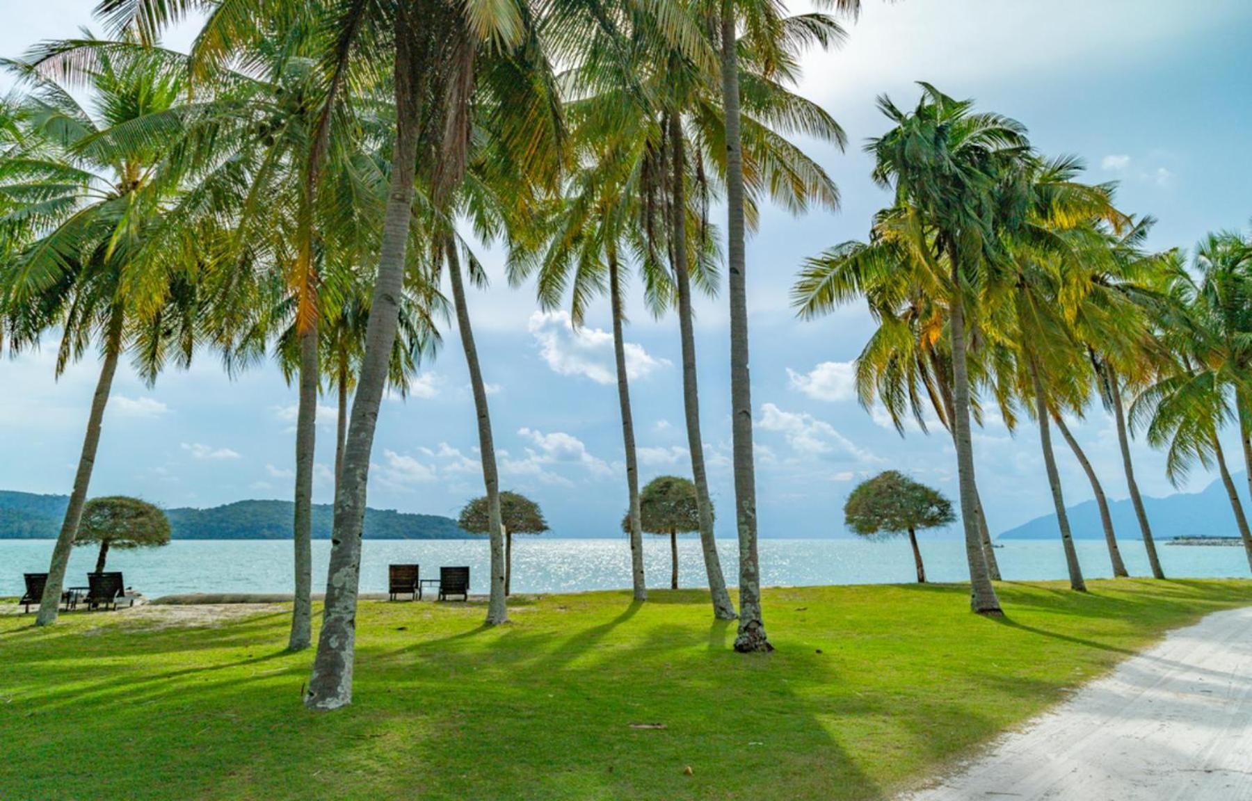 Pelangi Beach Resort & Spa, Langkawi Екстериор снимка View of the Andaman Sea from the Andaman Resort