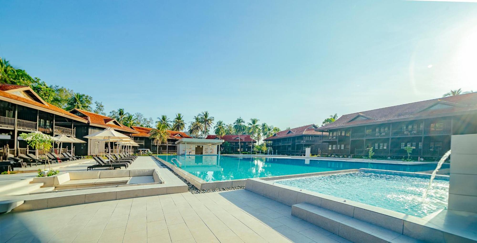 Pelangi Beach Resort & Spa, Langkawi Екстериор снимка The swimming pool at the resort